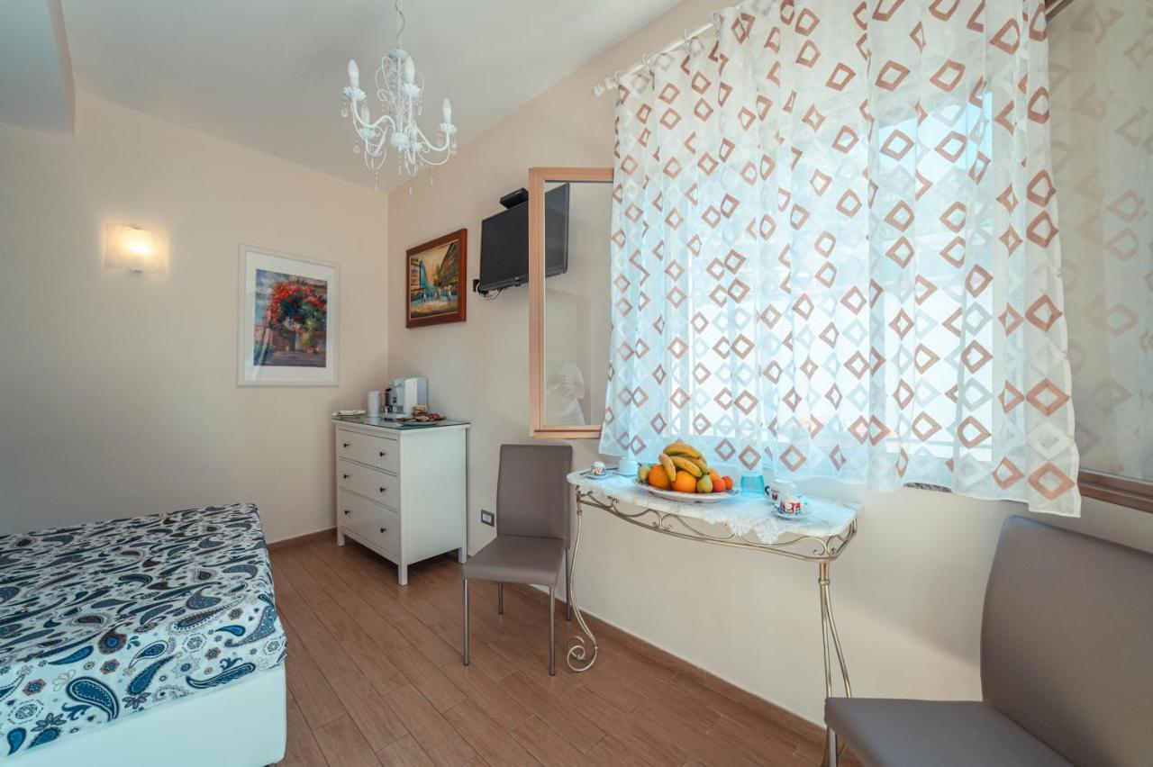 לינה וארוחת בוקר טאורמינה Elegant R&B Floridia מראה חיצוני תמונה